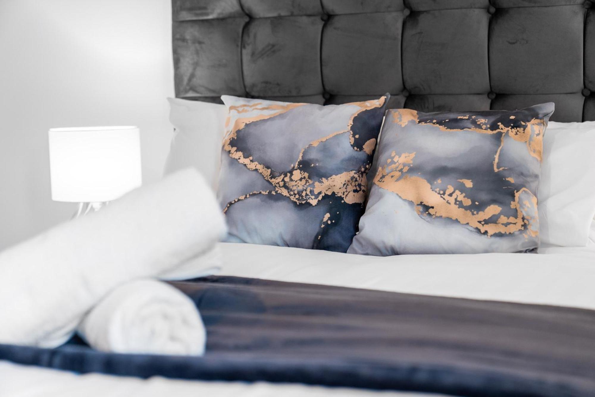 Stylish 2 Bedroom Apartment - Balcony - Secure Parking - Top Rated - 5Mc Бирмингем Экстерьер фото